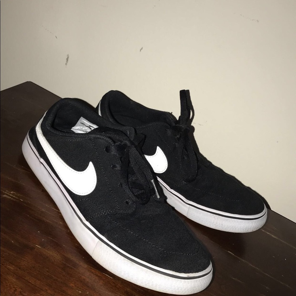 Black nike